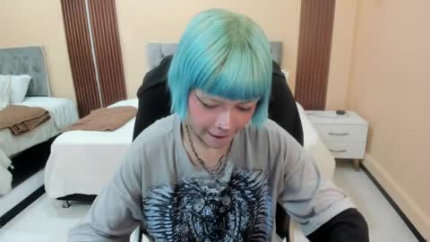 Snapshot of bela_craxkerr chatting on June 6, 12:43 pm Bela online show from June 6, 12:43 pm