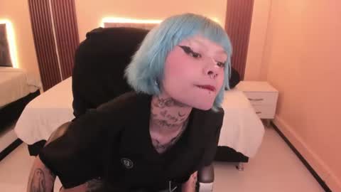 Snapshot of bela_craxkerr chatting on June 11, 12:47 pm Bela online show from June 11, 12:47 pm