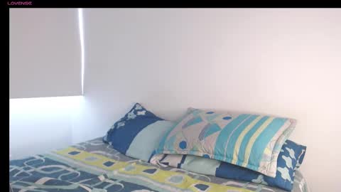 hadid online show from September 29, 6:24 pm