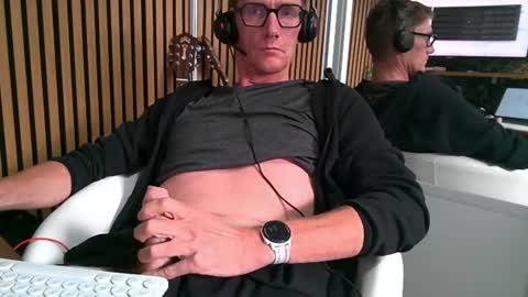 Snapshot of belami_france chatting on October 21, 1:23 pm SexFriendFrance online show from October 21, 1:23 pm