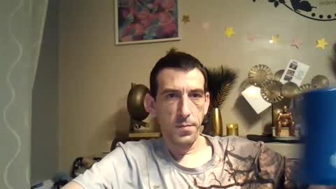 Snapshot of belgianboy33 chatting on December 10, 2:27 am Dreamcock online show from December 10, 2:27 am