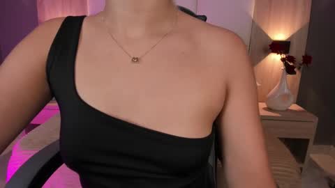 Snapshot of bella1207 chatting on October 6, 7:22 pm Bella cam online show from October 6, 7:22 pm