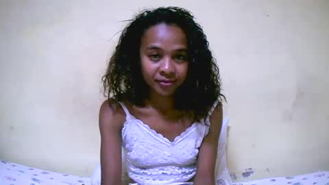 bella193999 online show from December 6, 12:49 pm