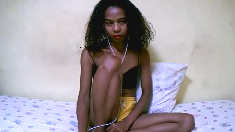 bella193999 online show from December 9, 7:28 am