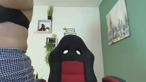 Snapshot of bella_99x chatting on December 27, 11:39 am Bel 3 online show from December 27, 11:39 am