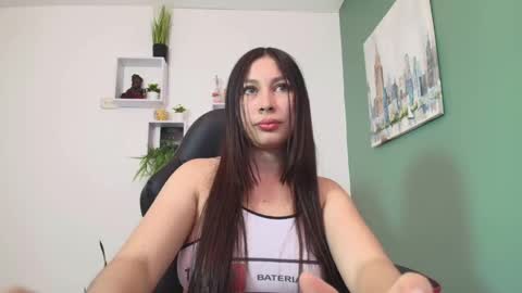 Snapshot of bella_99x chatting on January 22, 2:35 pm Bel 3 online show from January 22, 2:35 pm