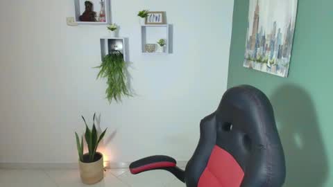 Snapshot of bella_99x chatting on February 1, 11:43 am Bel 3 online show from February 1, 11:43 am