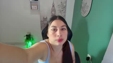 Snapshot of bella_99x chatting on October 23, 12:04 pm Bel 3 online show from October 23, 12:04 pm