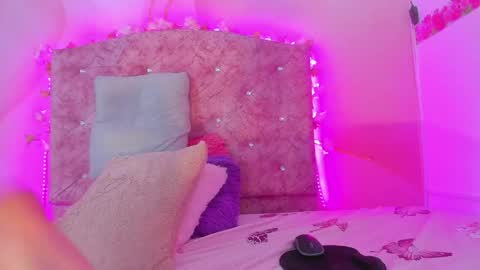 Melanie  online show from December 4, 11:02 pm