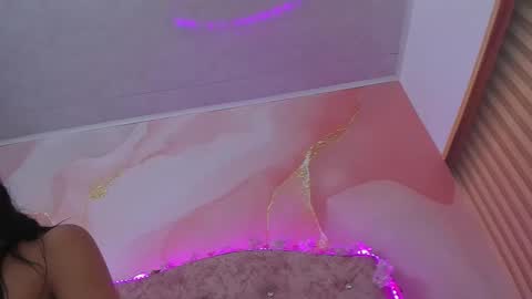 Melanie  online show from December 1, 10:31 am