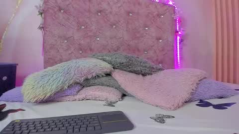 Melanie  online show from December 22, 10:34 am