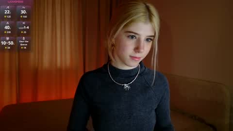 Snapshot of bella_amoury chatting on April 19, 3:55 pm Bella online show from April 19, 3:55 pm