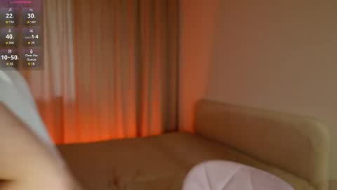Snapshot of bella_amoury chatting on April 26, 4:37 pm Bella online show from April 26, 4:37 pm