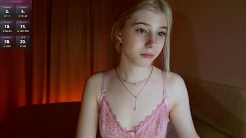 Snapshot of bella_amoury chatting on May 9, 6:46 pm Bella online show from May 9, 6:46 pm