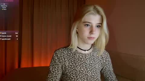 Snapshot of bella_amoury chatting on May 11, 5:10 pm Bella online show from May 11, 5:10 pm