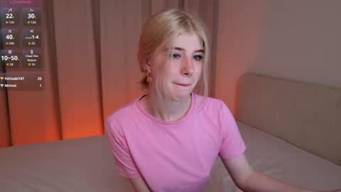 Snapshot of bella_amoury chatting on June 12, 6:07 pm Bella online show from June 12, 6:07 pm