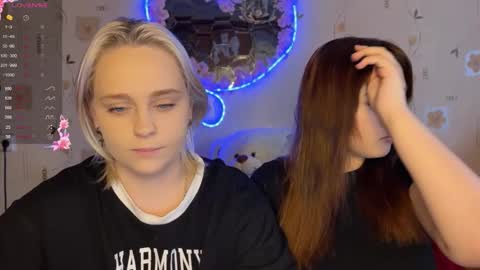 Snapshot of bella_and_alice chatting on December 4, 10:13 am bella_and_alice online show from December 4, 10:13 am