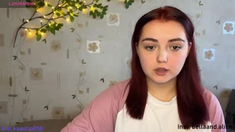 bella_and_alice online show from May 14, 9:16 am