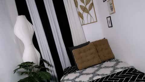 Snapshot of bella_ciaox chatting on June 6, 10:20 am Bella Barbie online show from June 6, 10:20 am