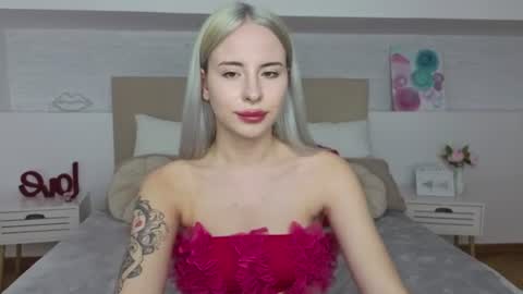 Snapshot of bella_crazyy chatting on June 10, 10:19 pm Bella online show from June 10, 10:19 pm