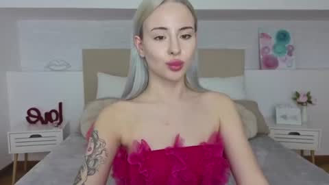 Snapshot of bella_crazyy chatting on June 11, 6:44 am Bella online show from June 11, 6:44 am