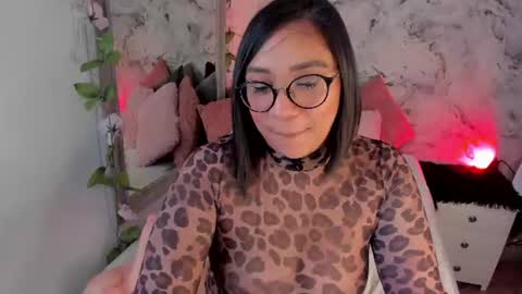 Snapshot of bella_desi chatting on July 15, 12:43 pm Dessi online show from July 15, 12:43 pm