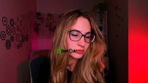 Snapshot of bella_dorn chatting on April 29, 7:20 pm Bella online show from April 29, 7:20 pm