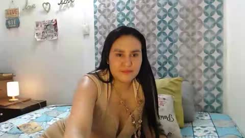 Snapshot of bella_florx chatting on November 11, 9:48 pm bella_florx online show from November 11, 9:48 pm