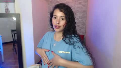 Snapshot of bella_flower_ chatting on November 13, 8:08 pm bella_flower_ online show from November 13, 8:08 pm