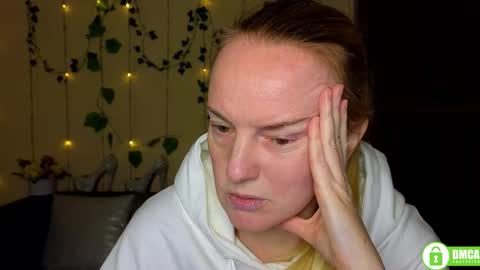 Snapshot of bella_hadatt chatting on February 17, 12:34 pm Bella online show from February 17, 12:34 pm