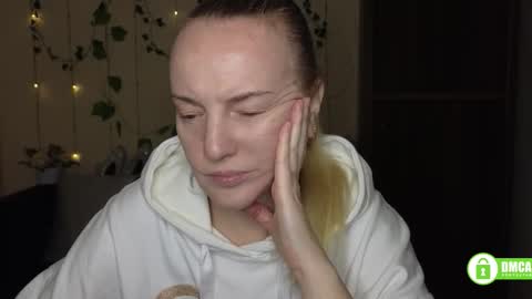 Snapshot of bella_hadatt chatting on February 25, 12:48 pm Bella online show from February 25, 12:48 pm