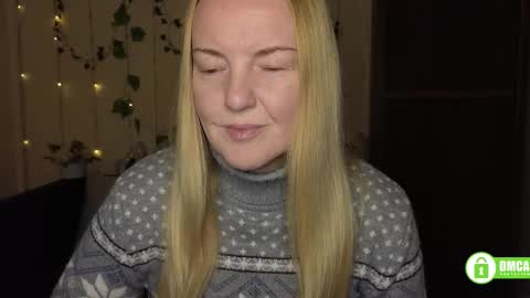 Snapshot of bella_hadatt chatting on February 28, 6:36 am Bella online show from February 28, 6:36 am