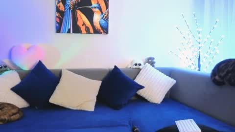 Bella online show from April 7, 6:52 pm