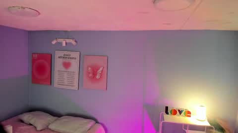  Bella  online show from April 16, 7:47 pm