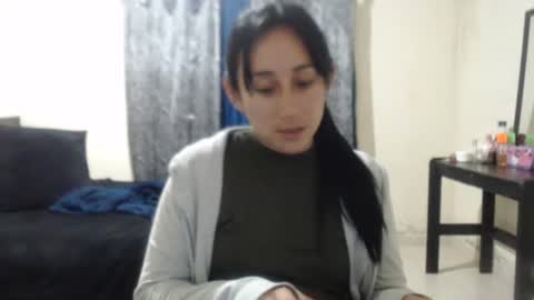Snapshot of bella_luna34 chatting on February 25, 3:27 am bella_luna34 online show from February 25, 3:27 am
