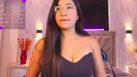 bella_martini_ online show from April 1, 12:17 pm