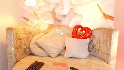 Snapshot of bella_moonlight_cr chatting on July 20, 4:27 am BELLA online show from July 20, 4:27 am