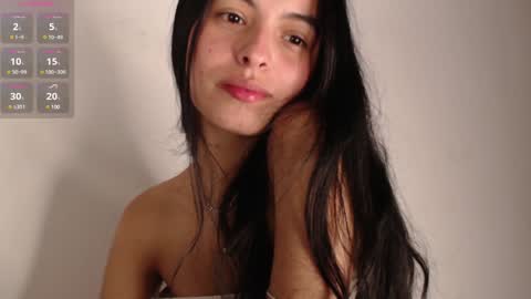 Snapshot of bella_musee chatting on February 2, 11:32 pm   online show from February 2, 11:32 pm