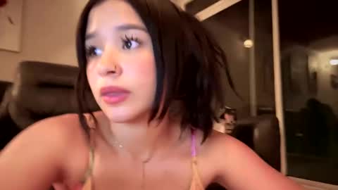 bella_pari online show from December 7, 8:11 am