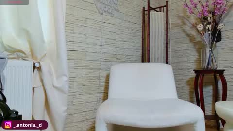 bella_posh online show from February 8, 7:45 am