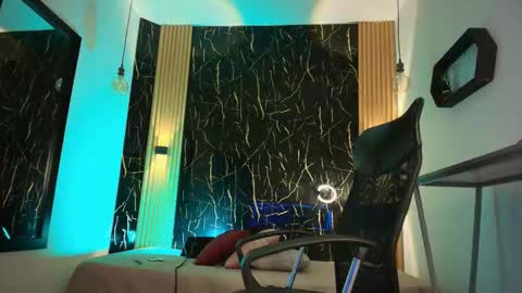     online show from March 3, 9:53 pm