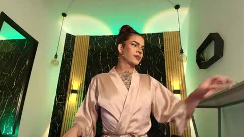     online show from April 13, 8:25 pm