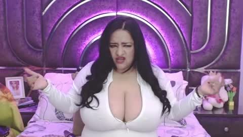 Snapshot of bella_taylor_a chatting on September 24, 11:52 pm Bella Taylore online show from September 24, 11:52 pm