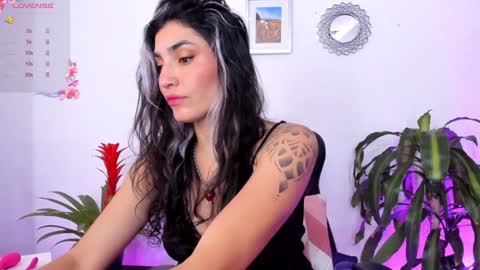 Snapshot of bella_thorne3 chatting on January 21, 8:00 pm Bella online show from January 21, 8:00 pm