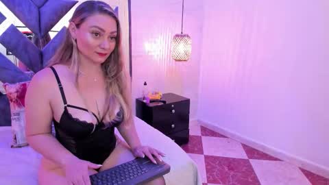 bella_volup online show from March 14, 3:39 pm