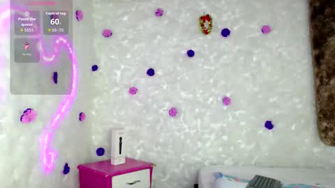 Snapshot of bella_warzon chatting on February 23, 8:17 pm bella_warzon online show from February 23, 8:17 pm