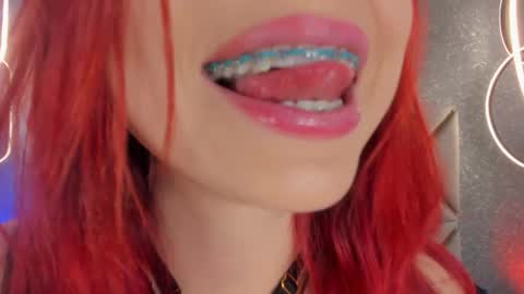 Snapshot of bellaa_swant chatting on December 13, 7:53 pm Cris online show from December 13, 7:53 pm