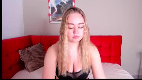 Snapshot of bellaairy chatting on February 10, 1:53 am Bella online show from February 10, 1:53 am