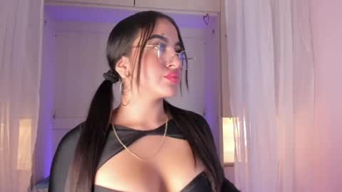 Snapshot of bellabroocks chatting on June 4, 8:59 pm Bella online show from June 4, 8:59 pm