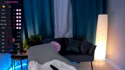 Snapshot of bellacaress chatting on September 22, 6:04 am hello guys im Bella online show from September 22, 6:04 am